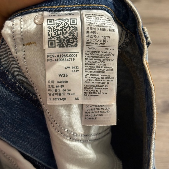 LEVIS Denim High Waisted Mom Shorts - Picture 5 of 5